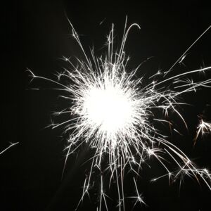brennende Wunderkerze als Neujahrsgruß des KiTa-Teams - 2024